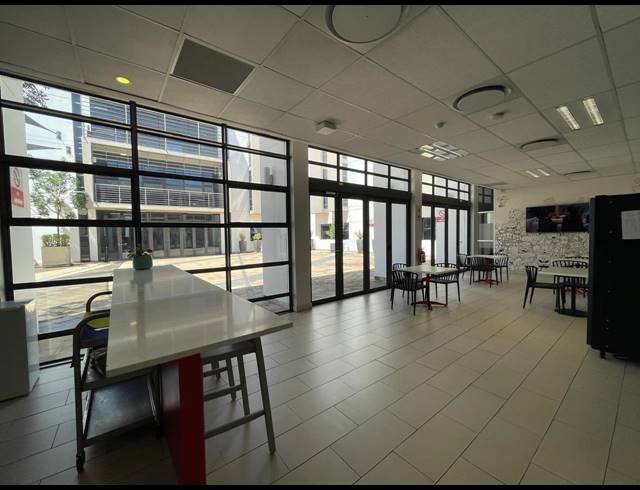 2,095M² OFFICE TO LET IN BRYANSTON